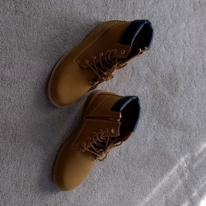 Alberto fellini hiking boots